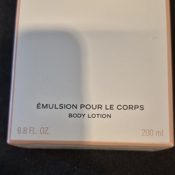 CHANEL Allure Body Lotion - Picture 3 of 5